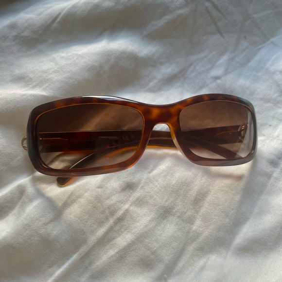 Chanel tortoise vintage sunglasses - Picture 5 of 9